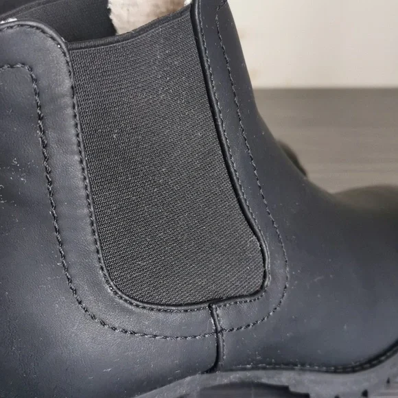 Boots - Picture 5 of 6